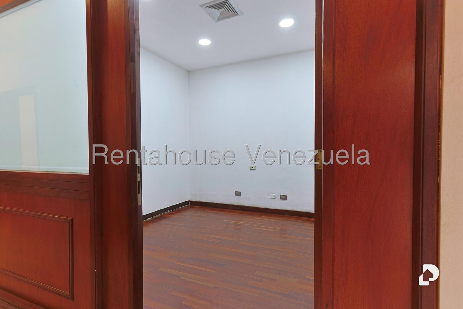 Oficina en La Castellana, Caracas – 7