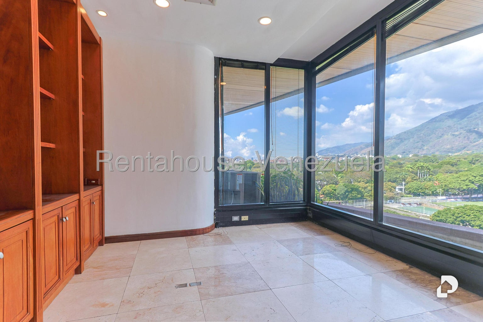 Oficina en La Castellana, Caracas – 15