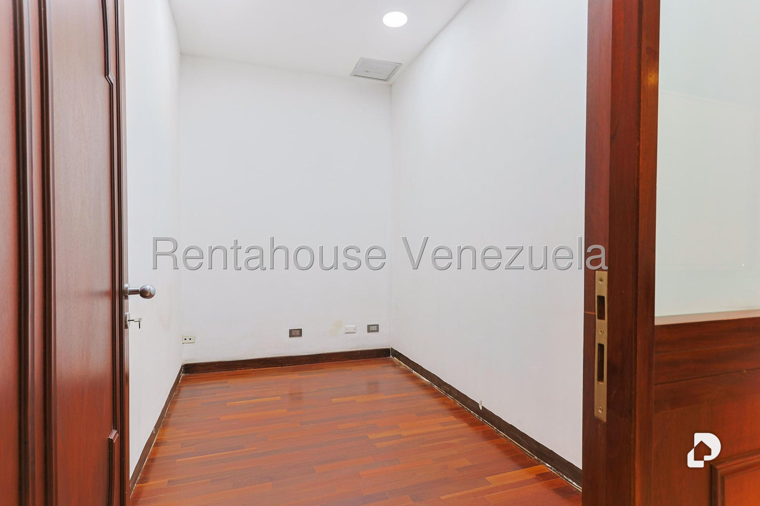 Oficina en La Castellana, Caracas – 28