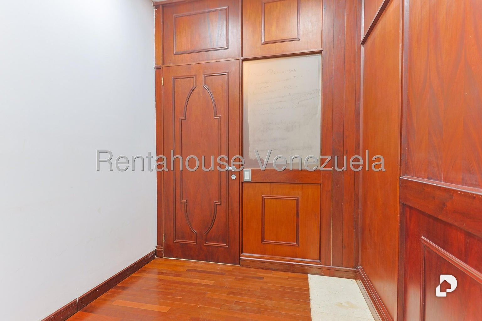 Oficina en La Castellana, Caracas – 25