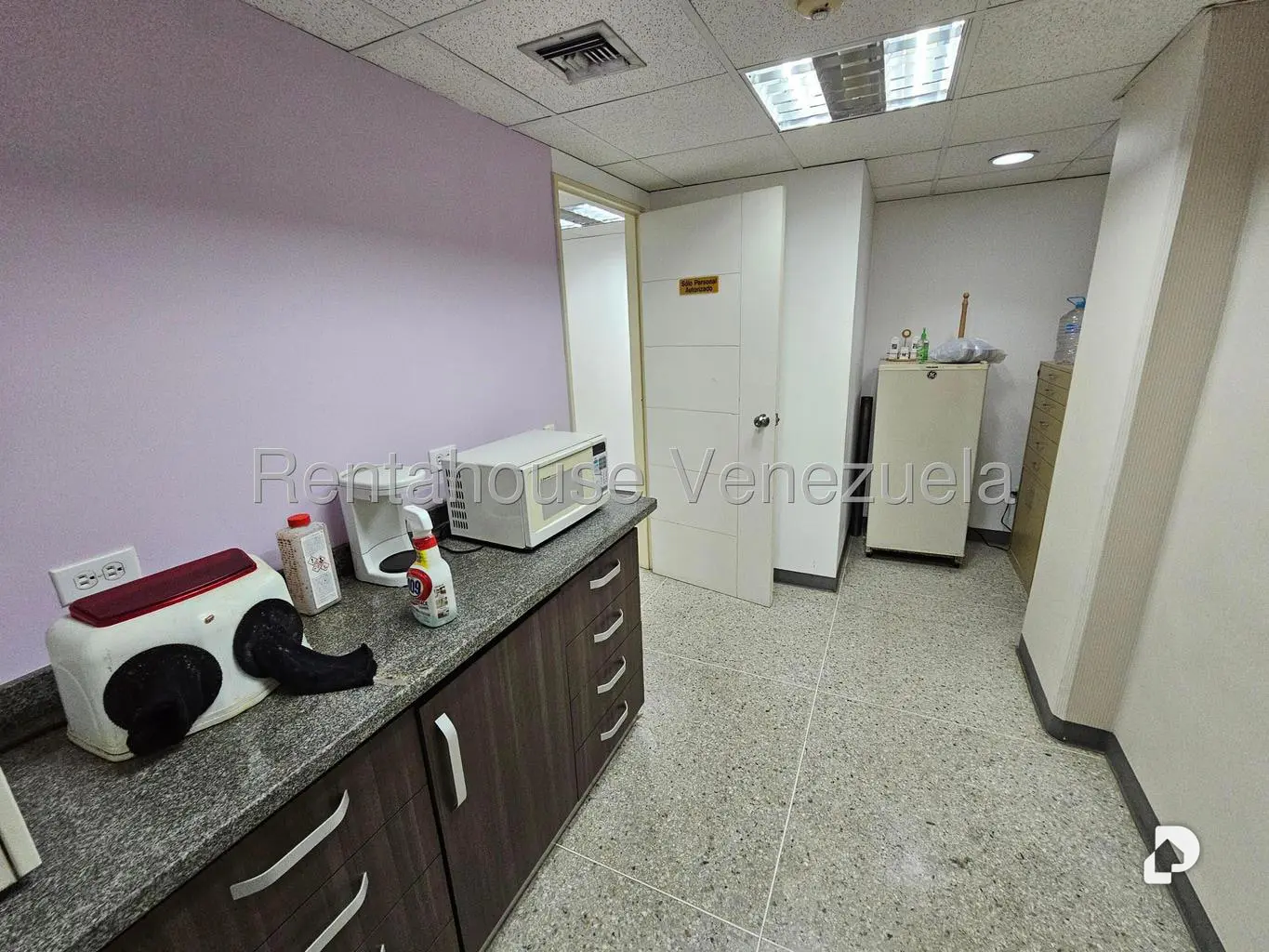 Local comercial en La Urbina, Caracas – 16