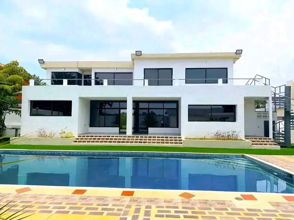 Casa en Lechería - 1