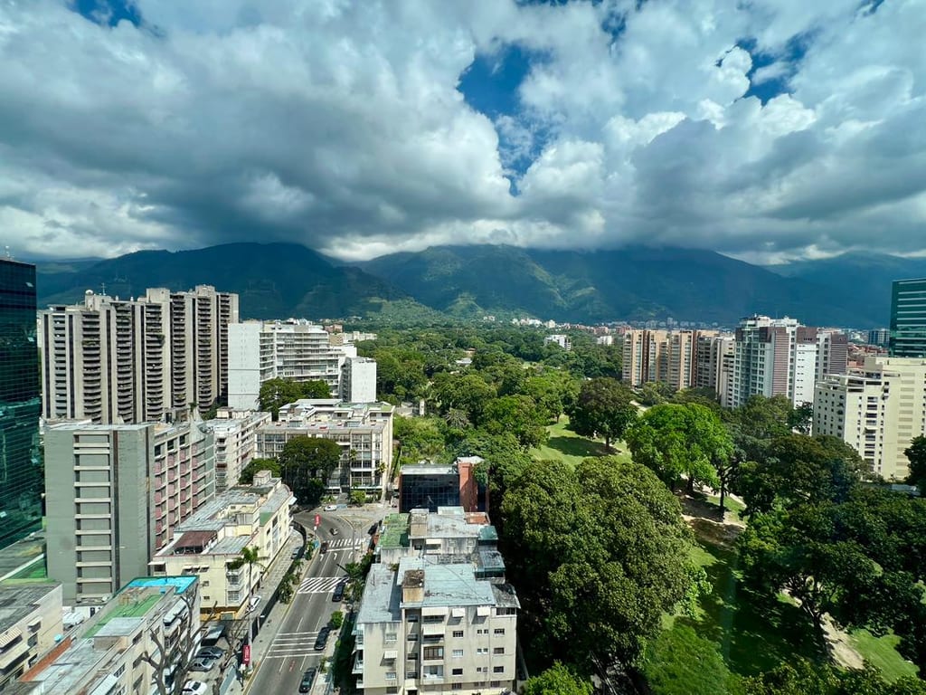 Oficina en El Rosal, Caracas - 1