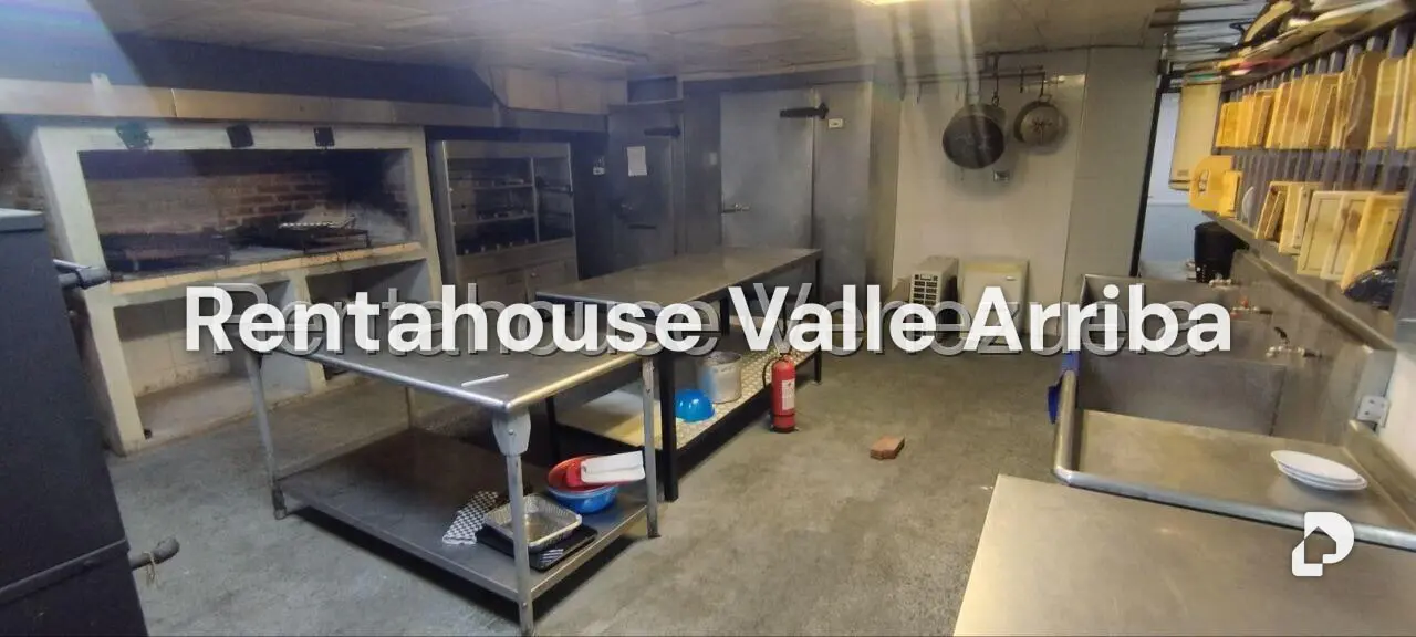 Local comercial en La Urbina, Caracas – 24