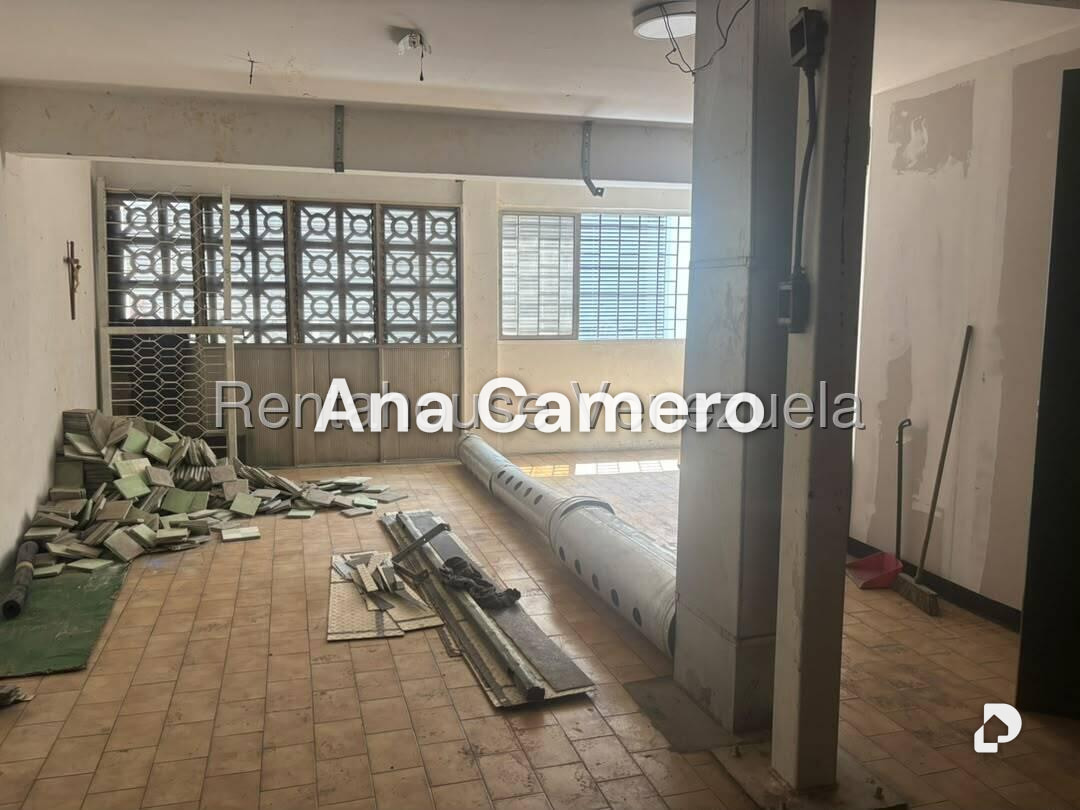 Local comercial en Parroquia La Candelaria, Caracas – 13