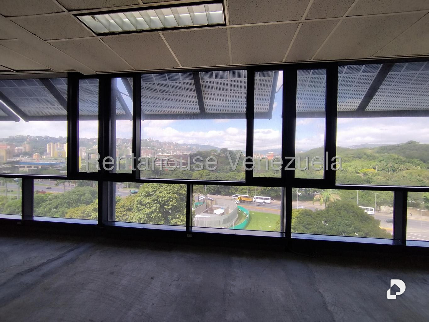 Local comercial en Plaza Venezuela, Caracas – 5