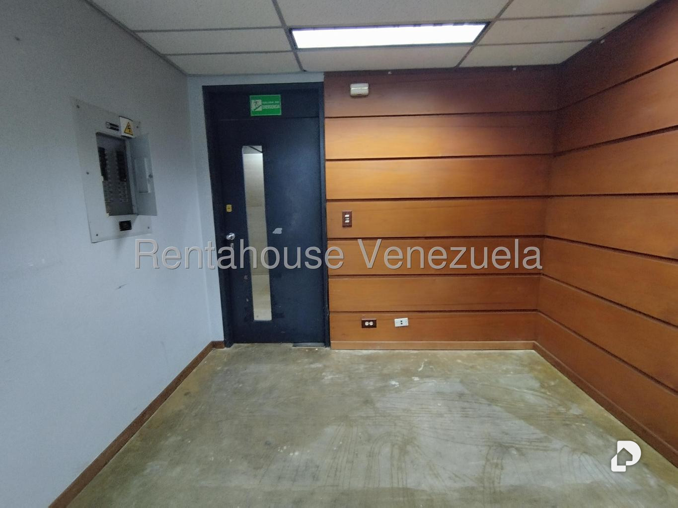 Local comercial en Plaza Venezuela, Caracas – 15
