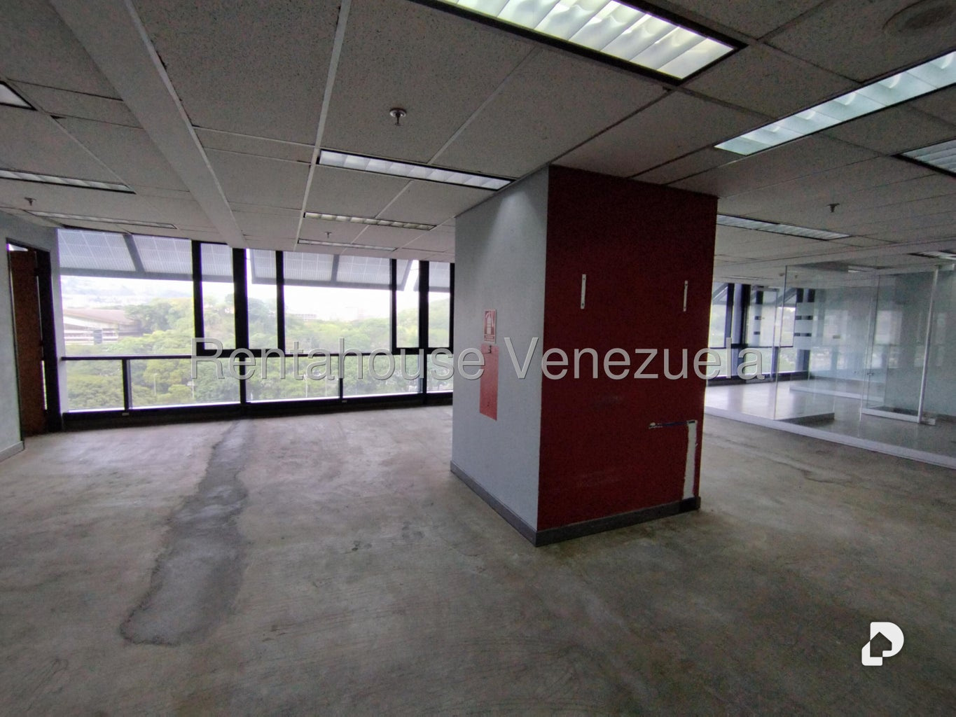 Local comercial en Plaza Venezuela, Caracas – 24