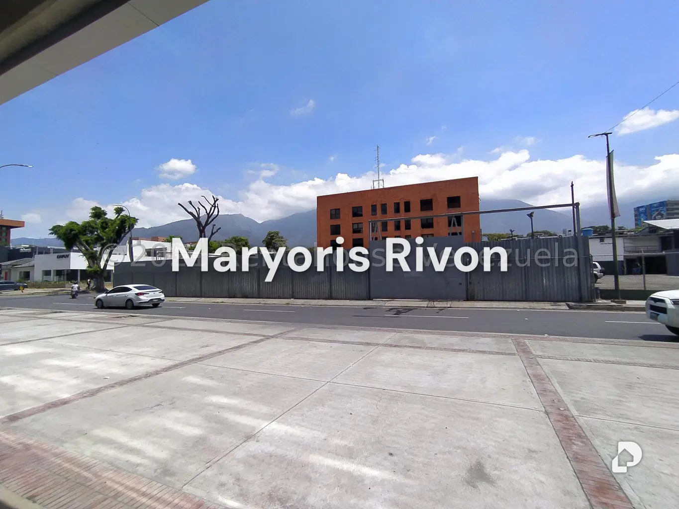 Terreno en Las Mercedes, Caracas – 24