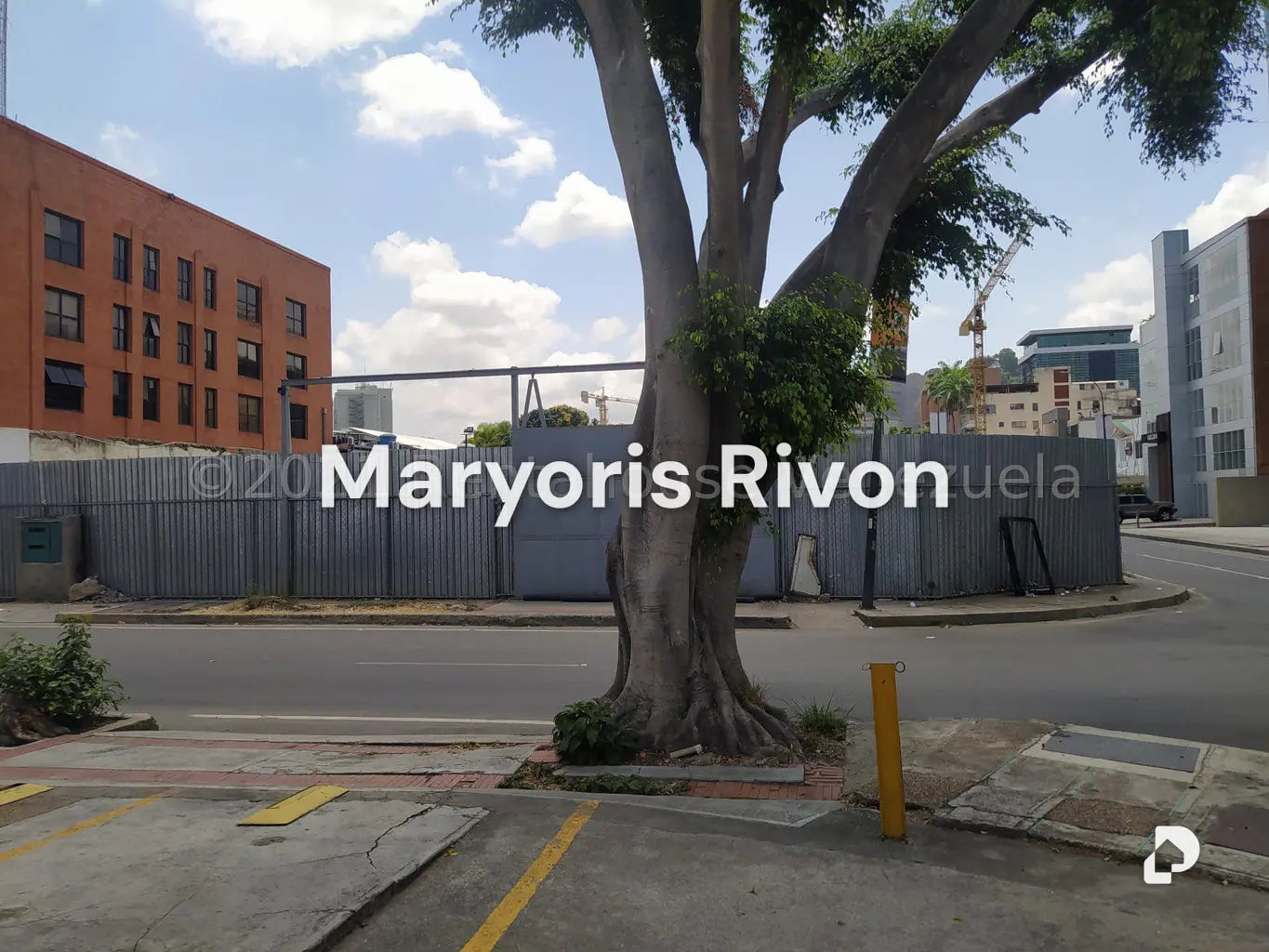 Terreno en Las Mercedes, Caracas – 27