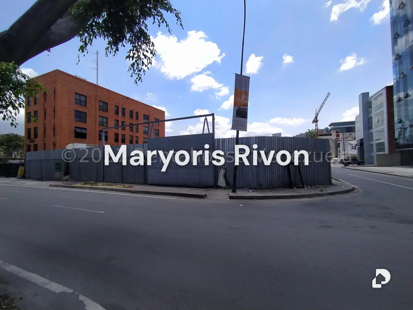 Terreno en Las Mercedes, Caracas – 28