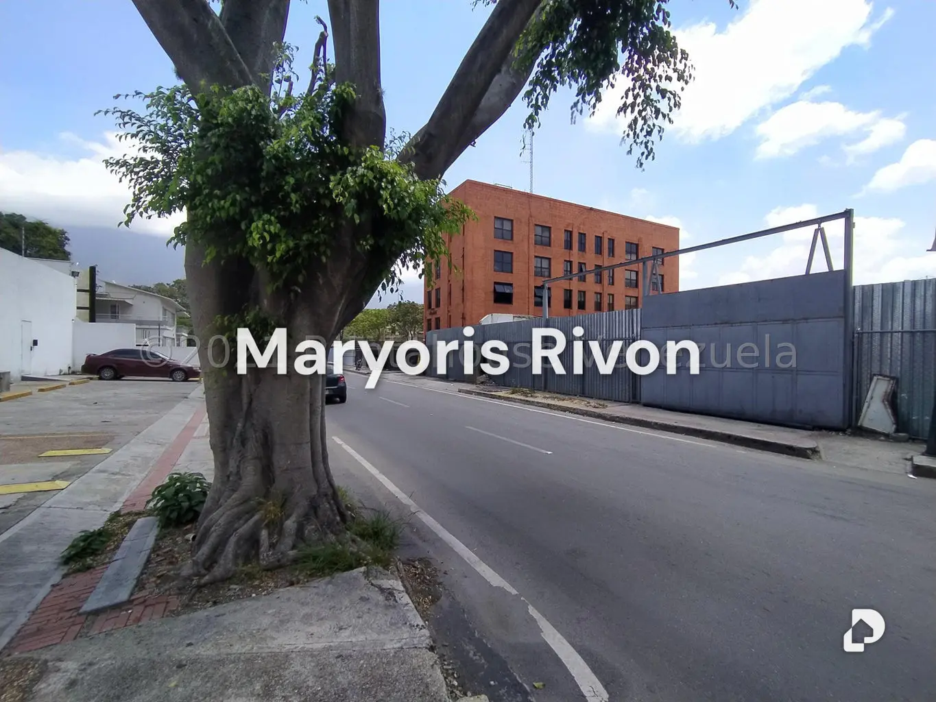 Terreno en Las Mercedes, Caracas – 30