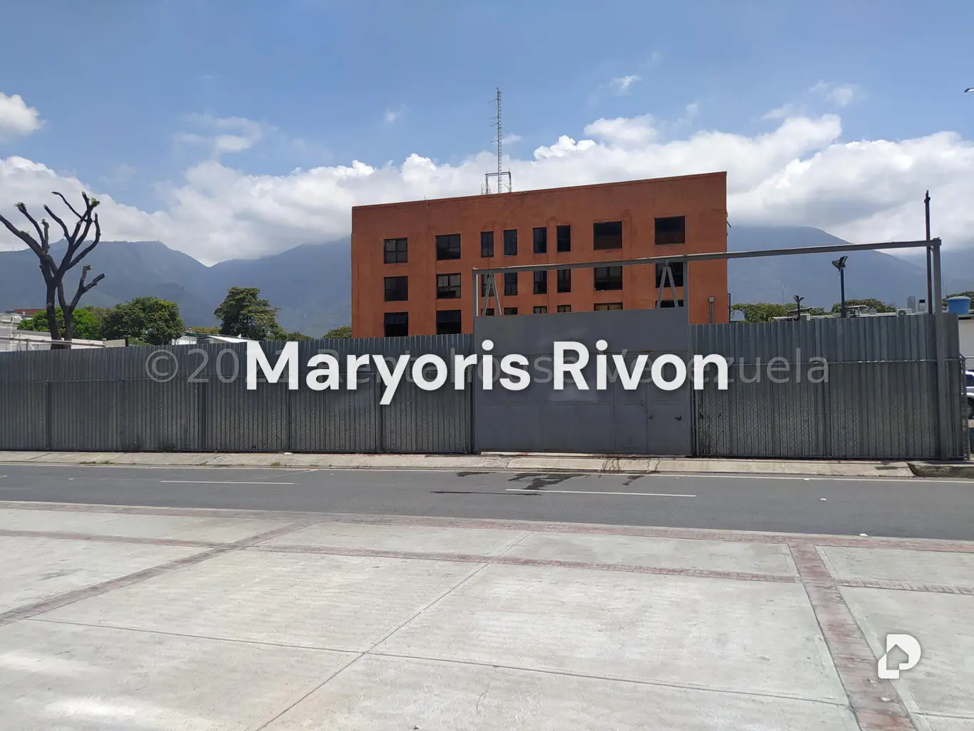 Terreno en Las Mercedes, Caracas – 23