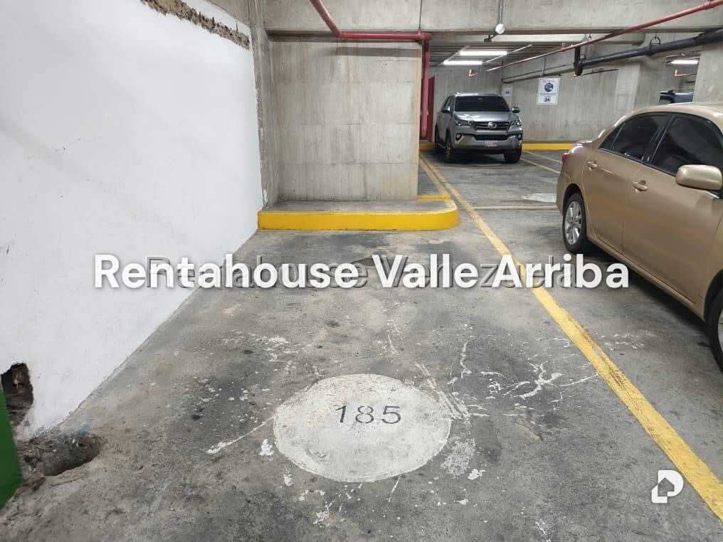 Local comercial en Prados del Este, Caracas – 12