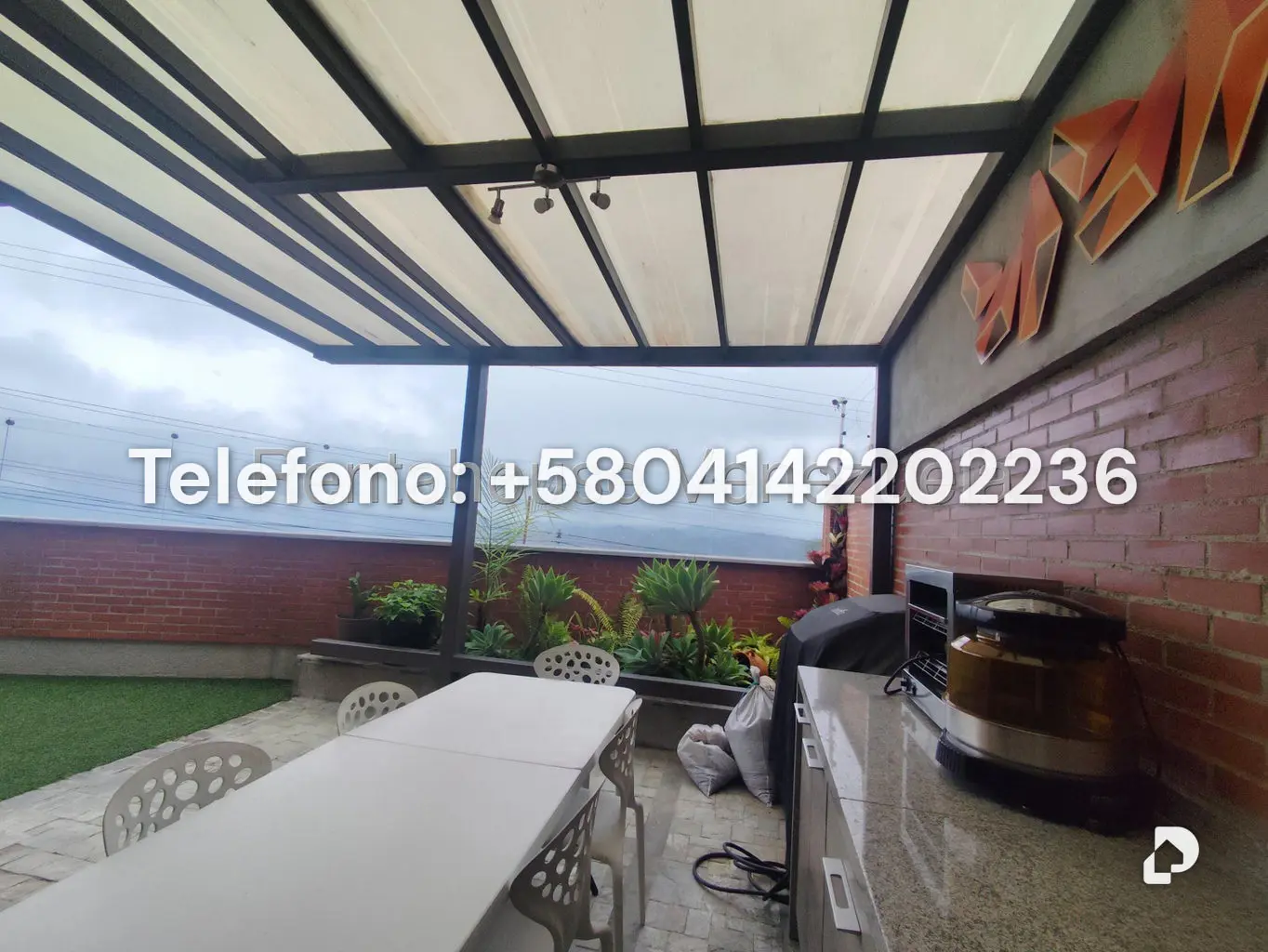 Casa en Lomas de La Lagunita, Caracas – 76