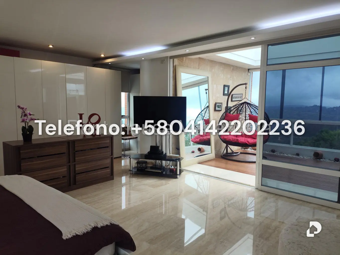 Casa en Lomas de La Lagunita, Caracas – 54