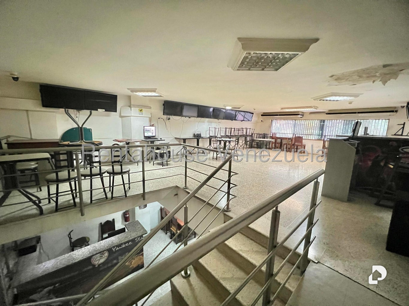 Local comercial en Parroquia La Candelaria, Caracas – 19