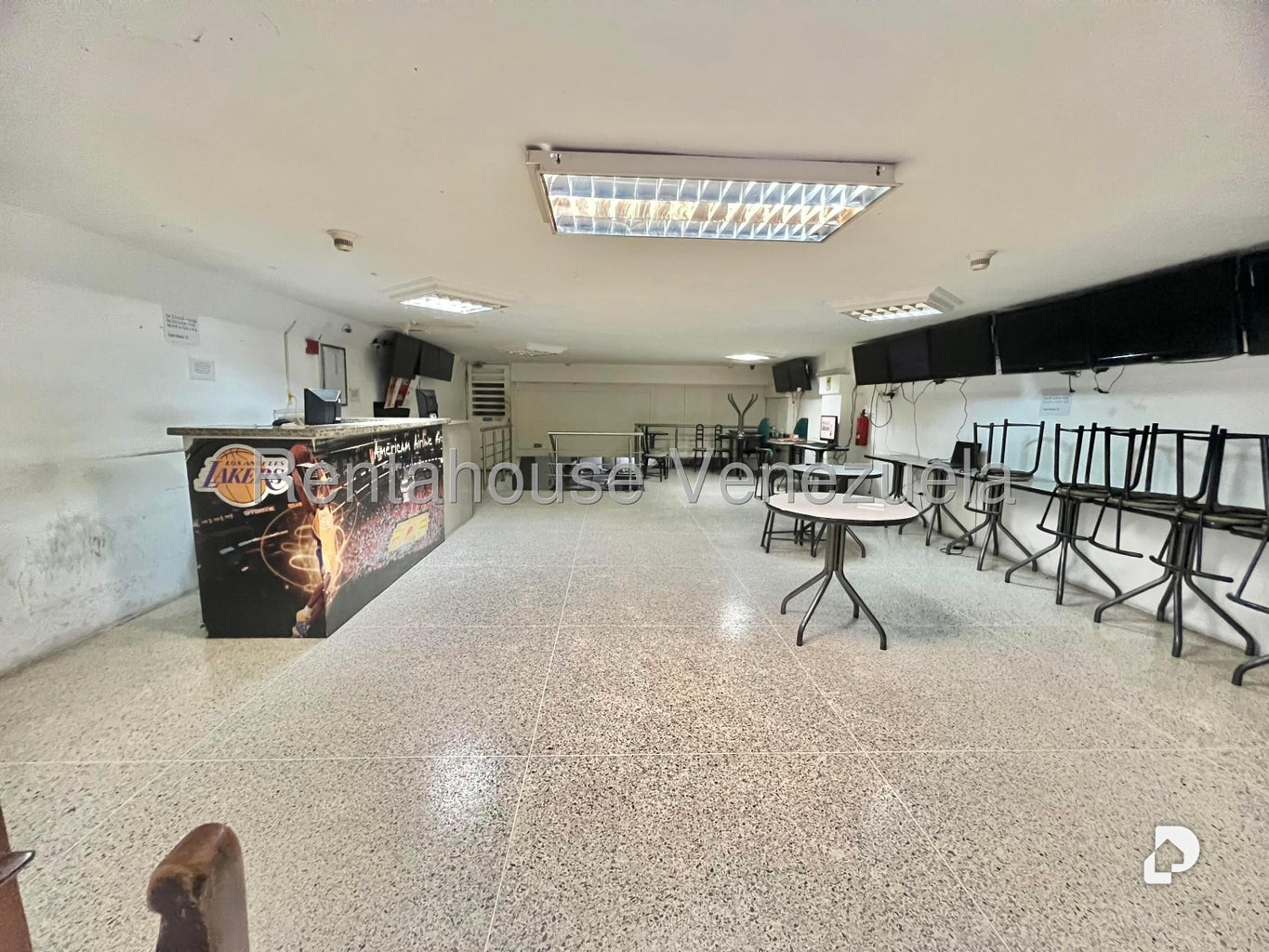 Local comercial en Parroquia La Candelaria, Caracas – 21
