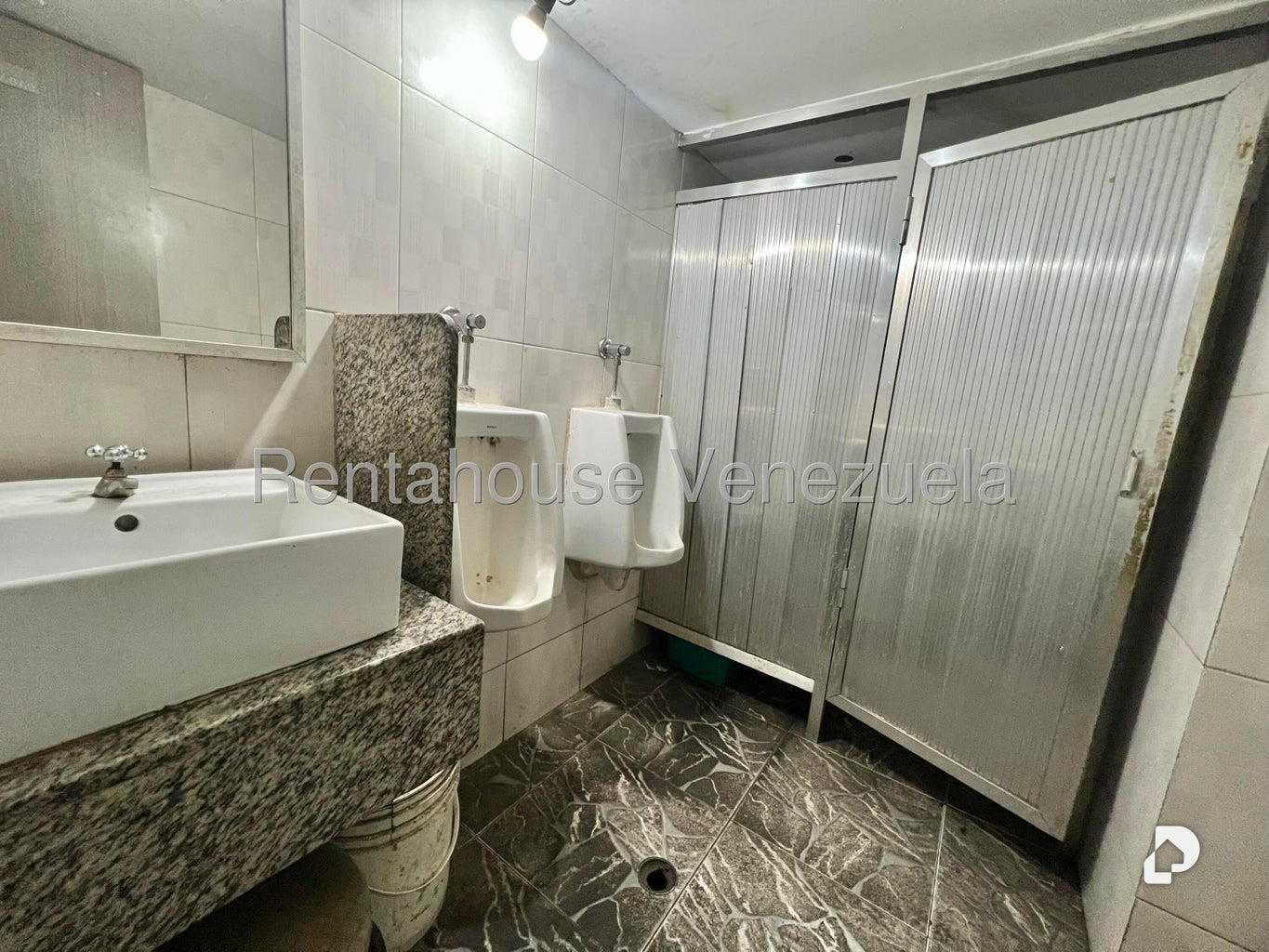 Local comercial en Parroquia La Candelaria, Caracas – 16