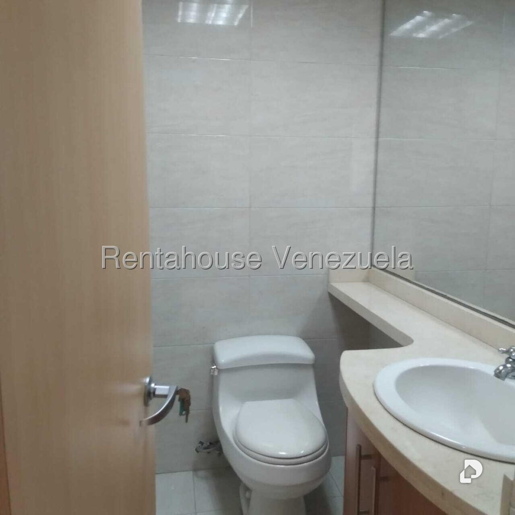 Oficina en Chuao, Caracas – 17