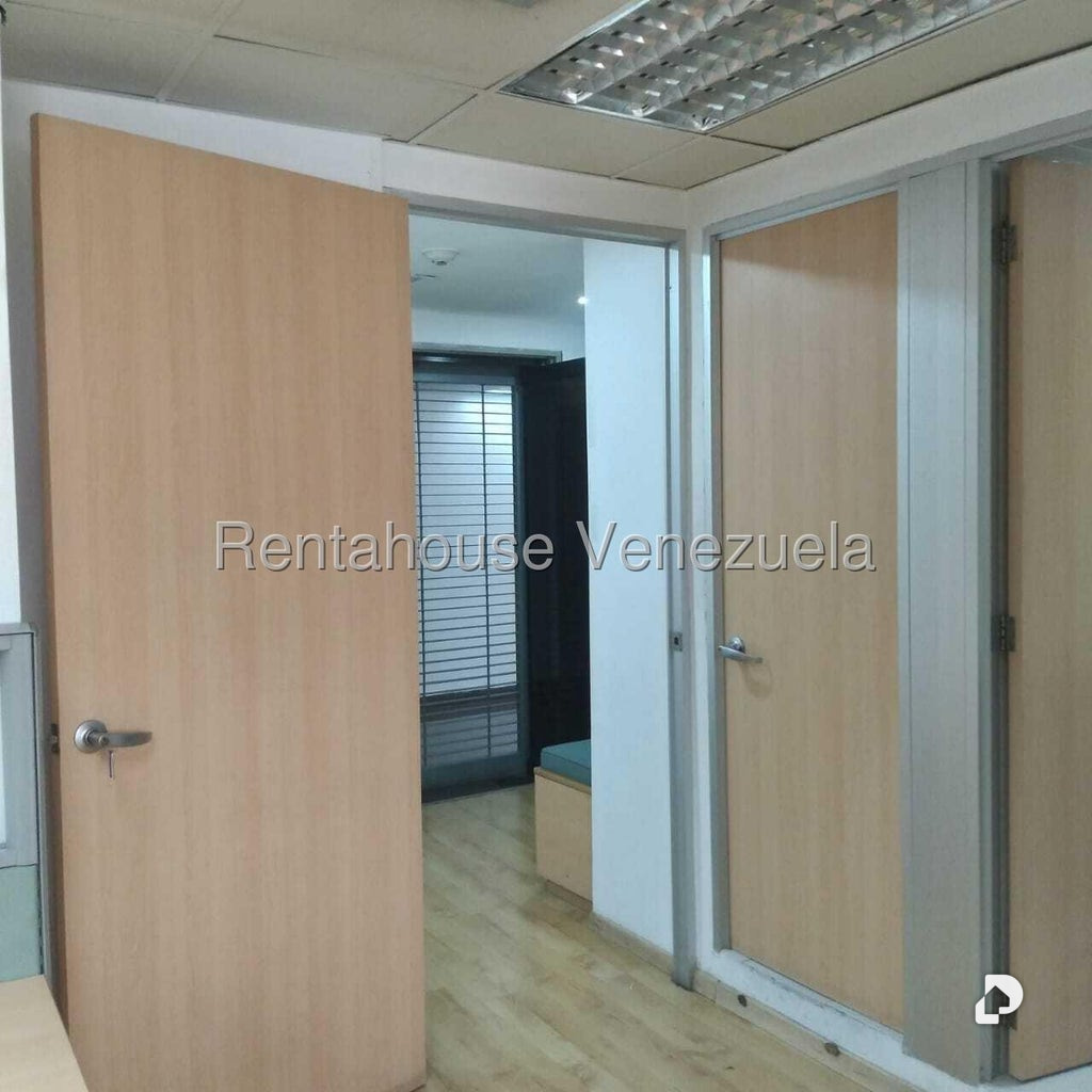 Oficina en Chuao, Caracas – 11