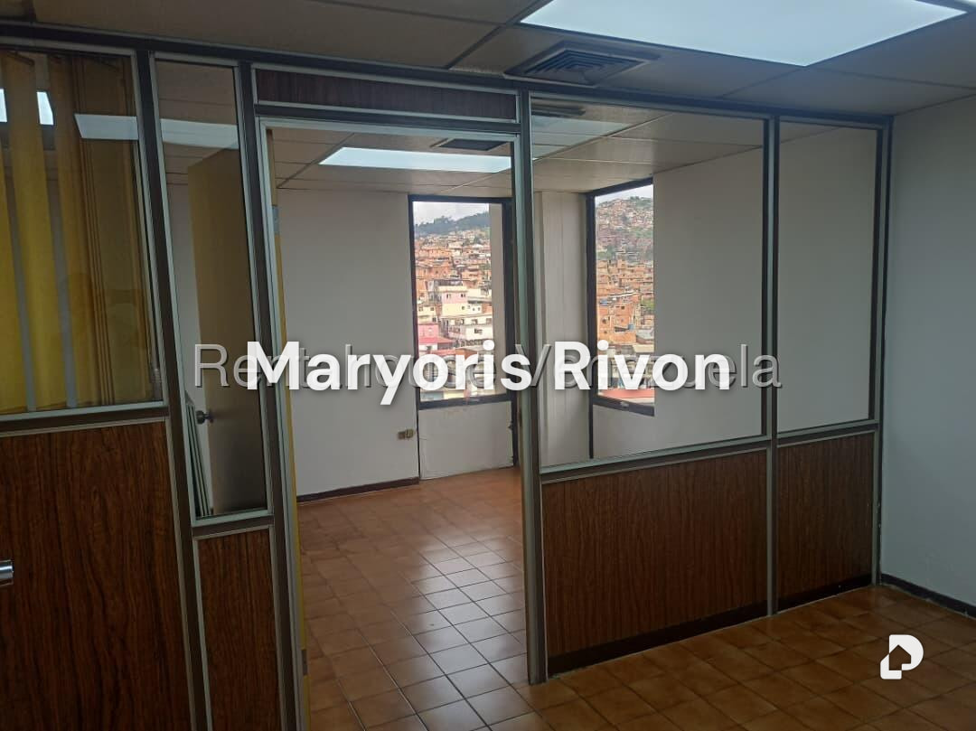 Oficina en La Urbina, Caracas – 10