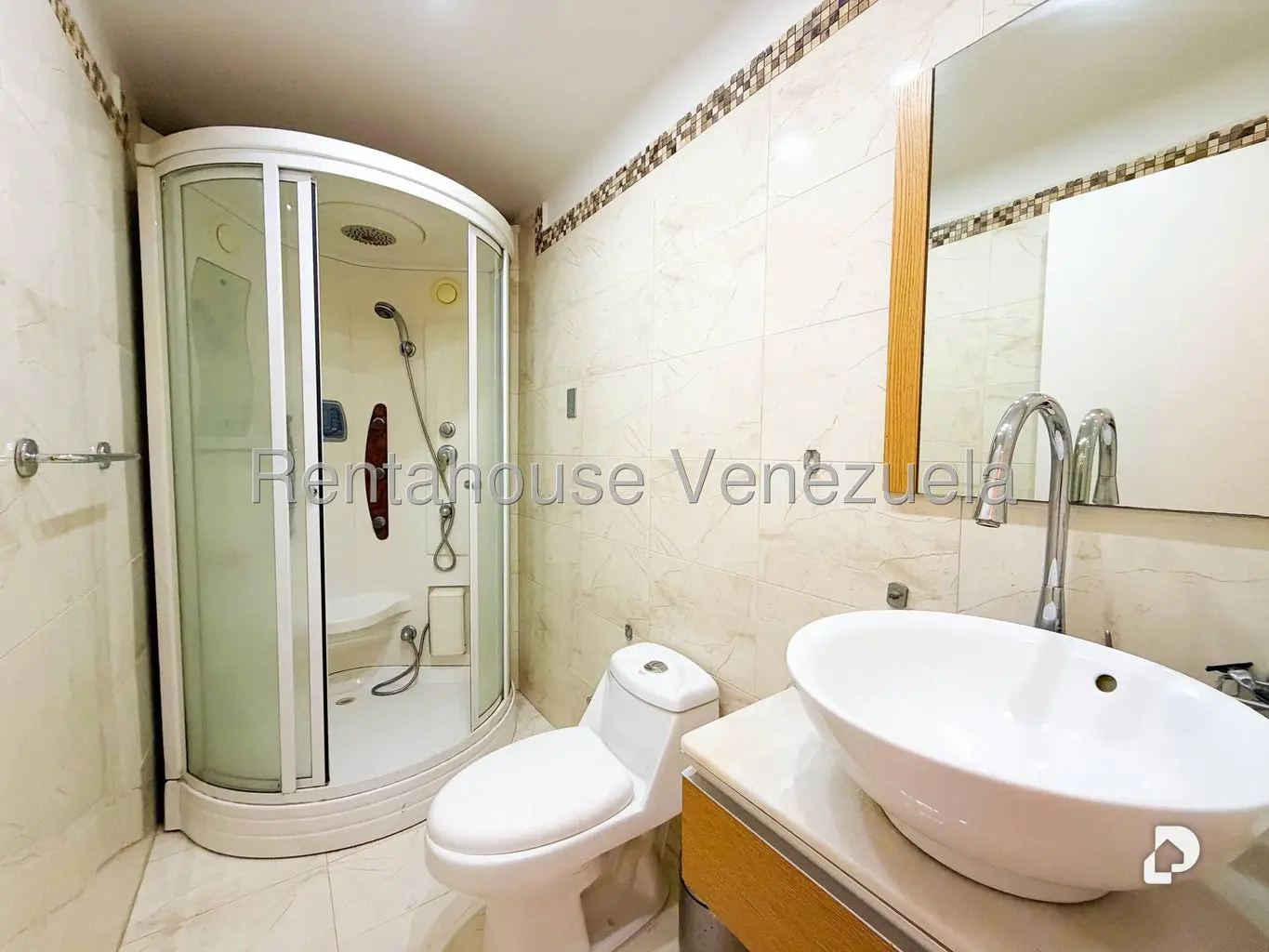 Casa en Santa Inés, Caracas – 28