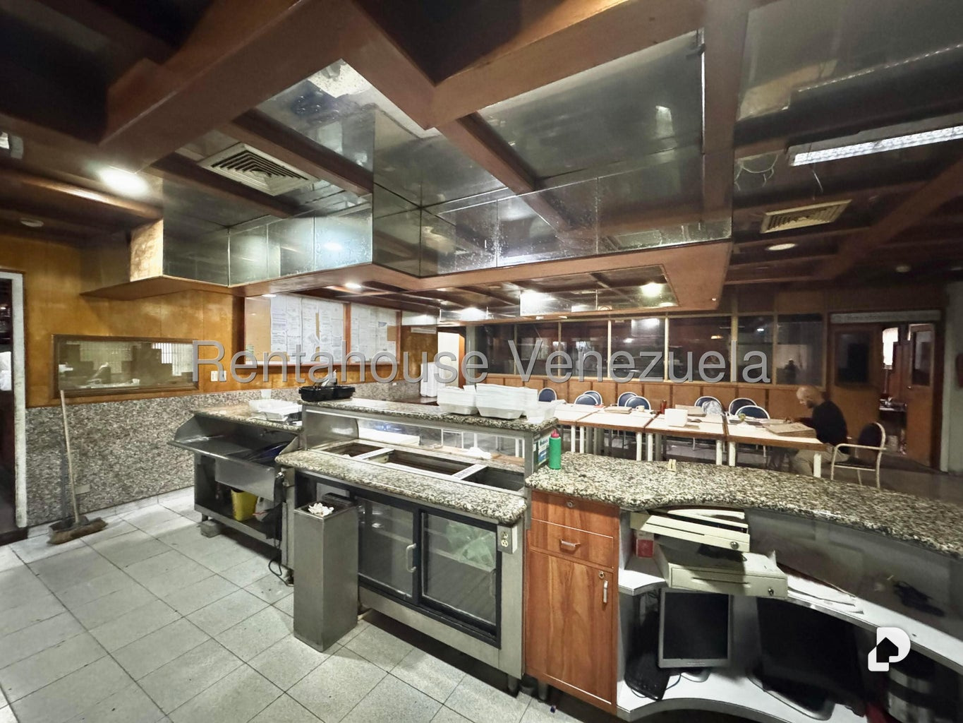Local comercial en Parque Central, Caracas – 14