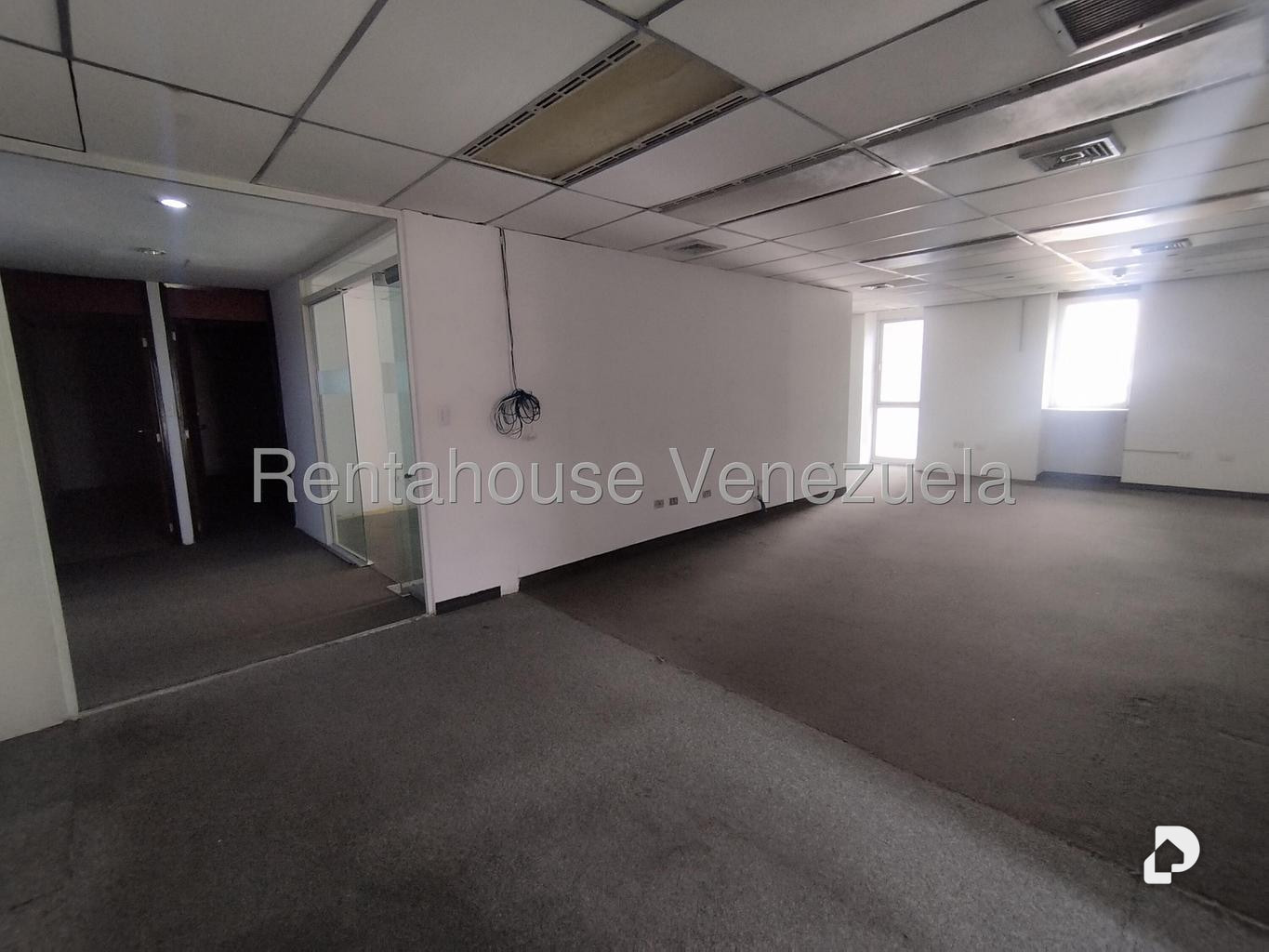 Oficina en Los Palos Grandes, Caracas – 8