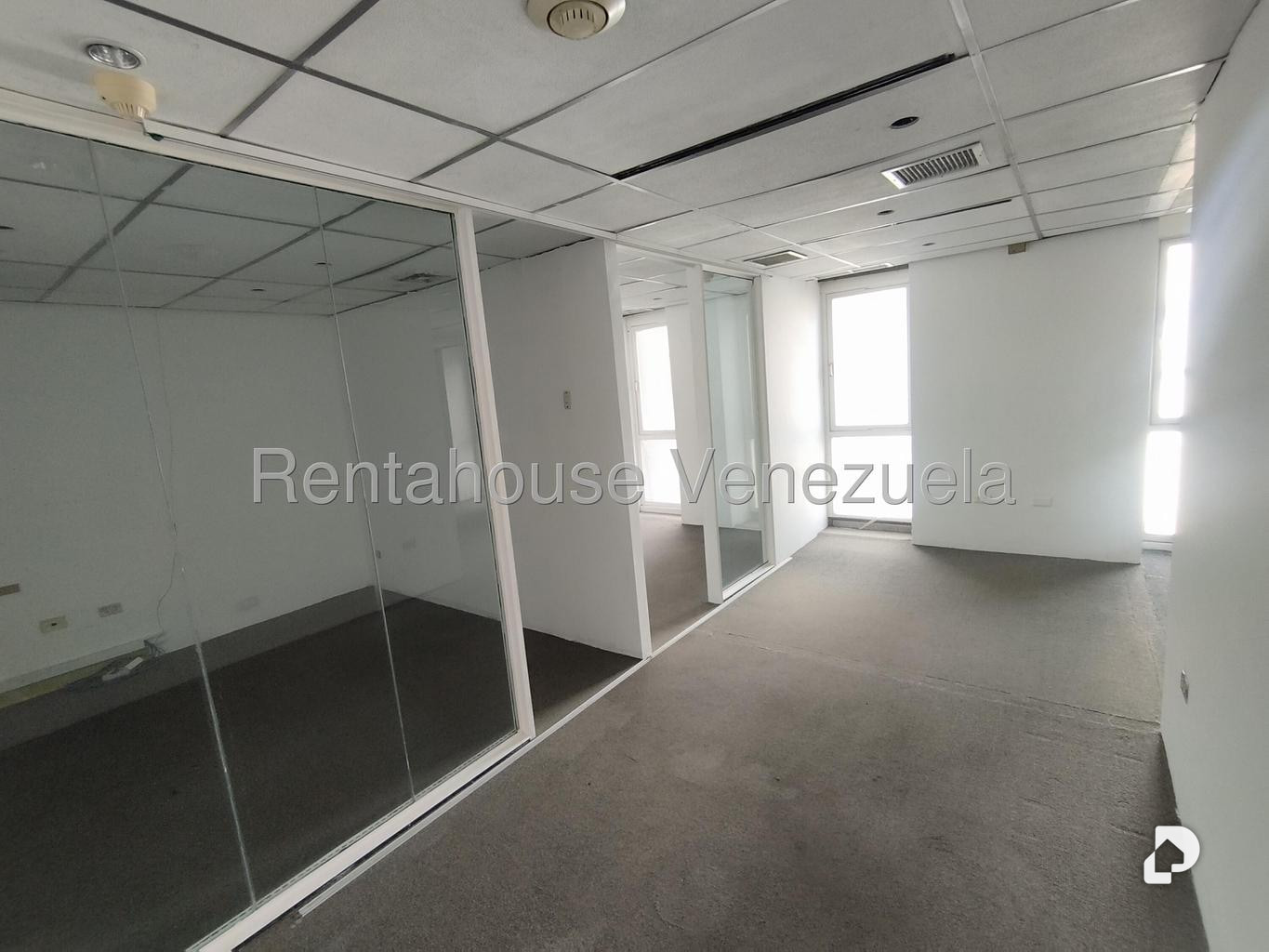 Oficina en Los Palos Grandes, Caracas – 14