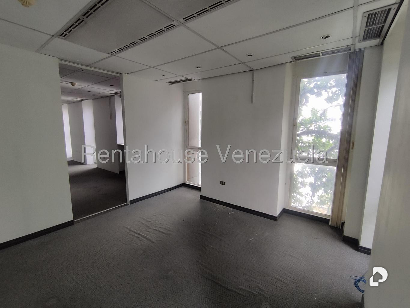 Oficina en Los Palos Grandes, Caracas – 11