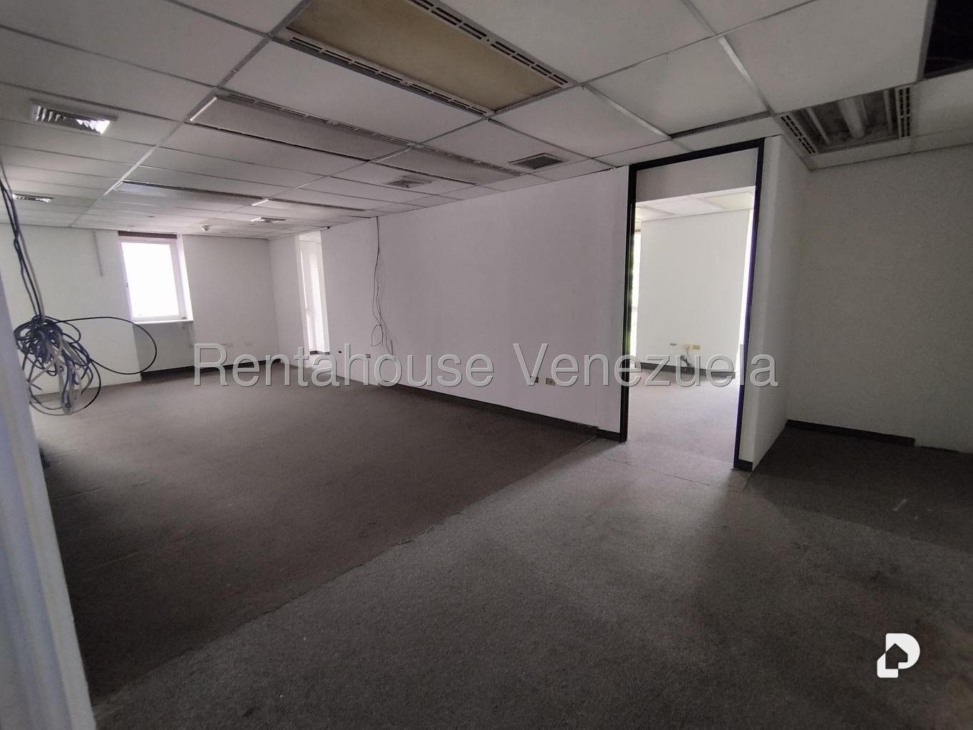 Oficina en Los Palos Grandes, Caracas – 9