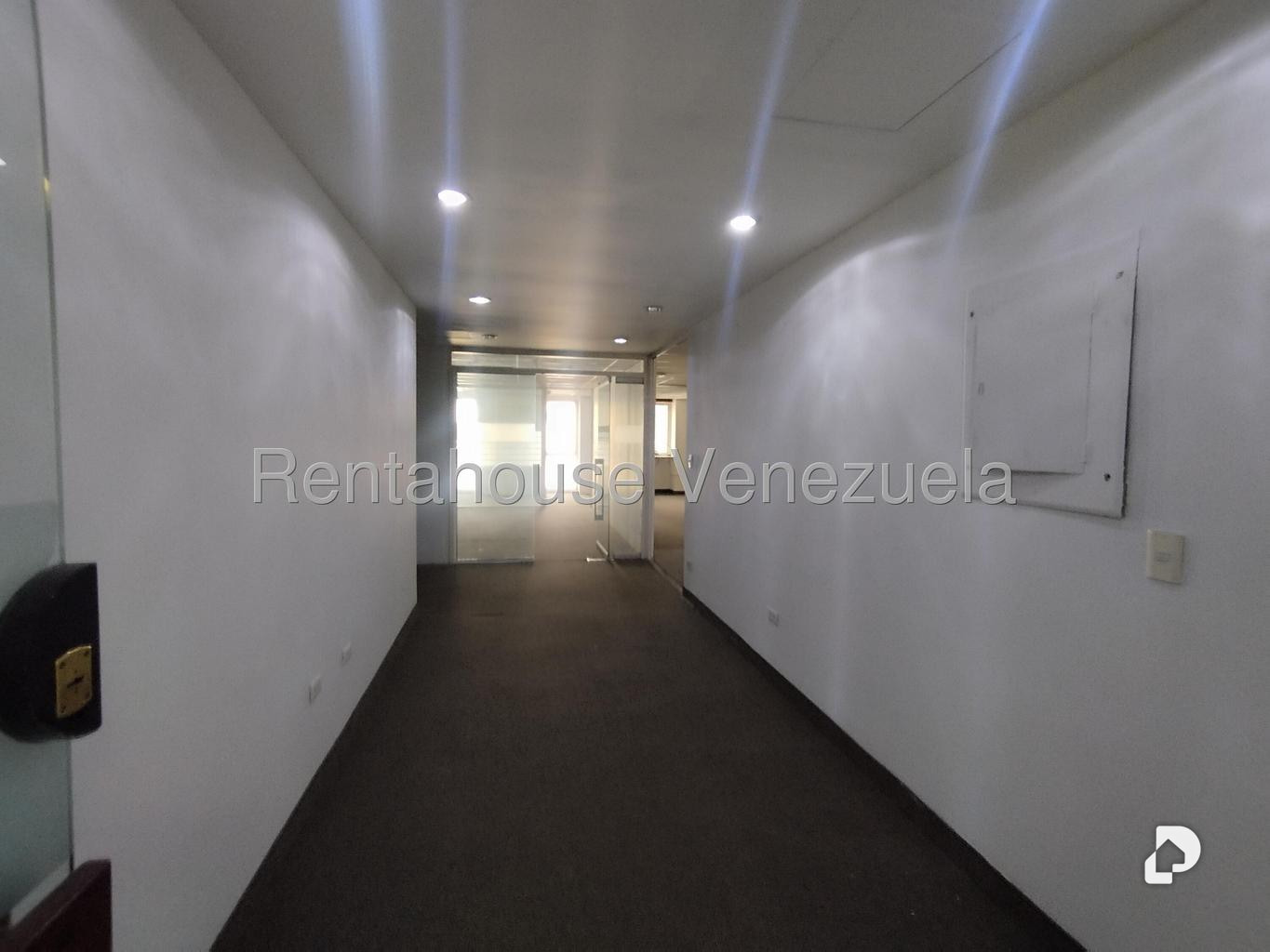 Oficina en Los Palos Grandes, Caracas – 3