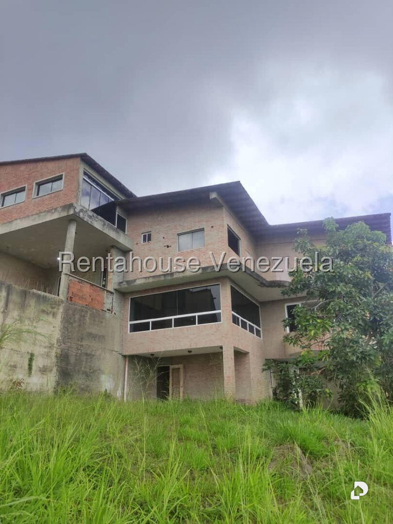 Casa en Los Guayabitos, Caracas – 16