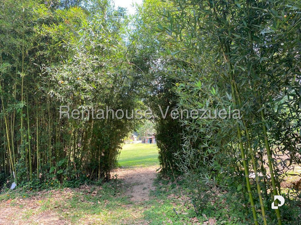 Terreno en El Hatillo, Caracas – 23