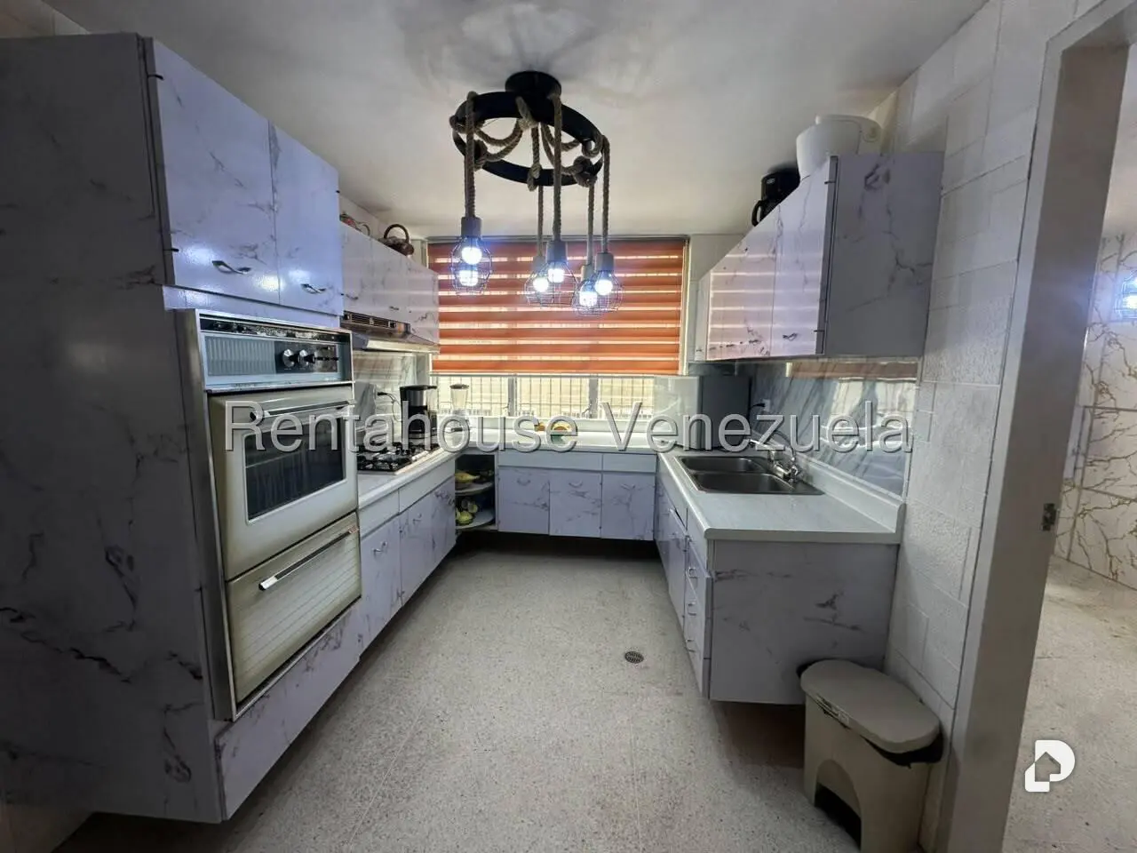 Apartamento en San Bernardino, Caracas – 11