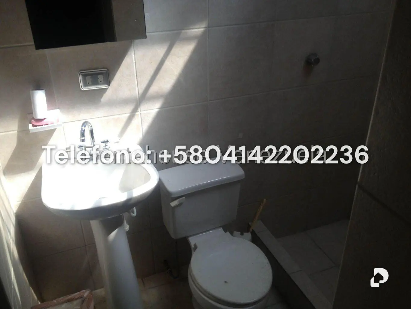 Casa en Lomas de La Lagunita, Caracas – 40