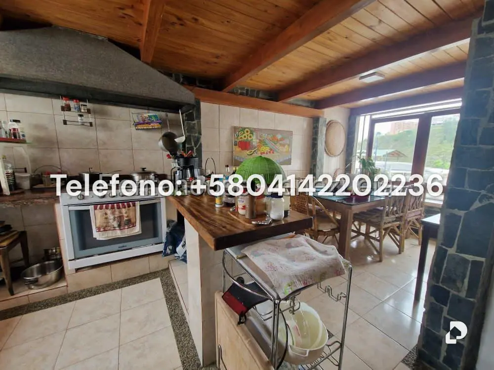 Casa en Lomas de La Lagunita, Caracas – 30