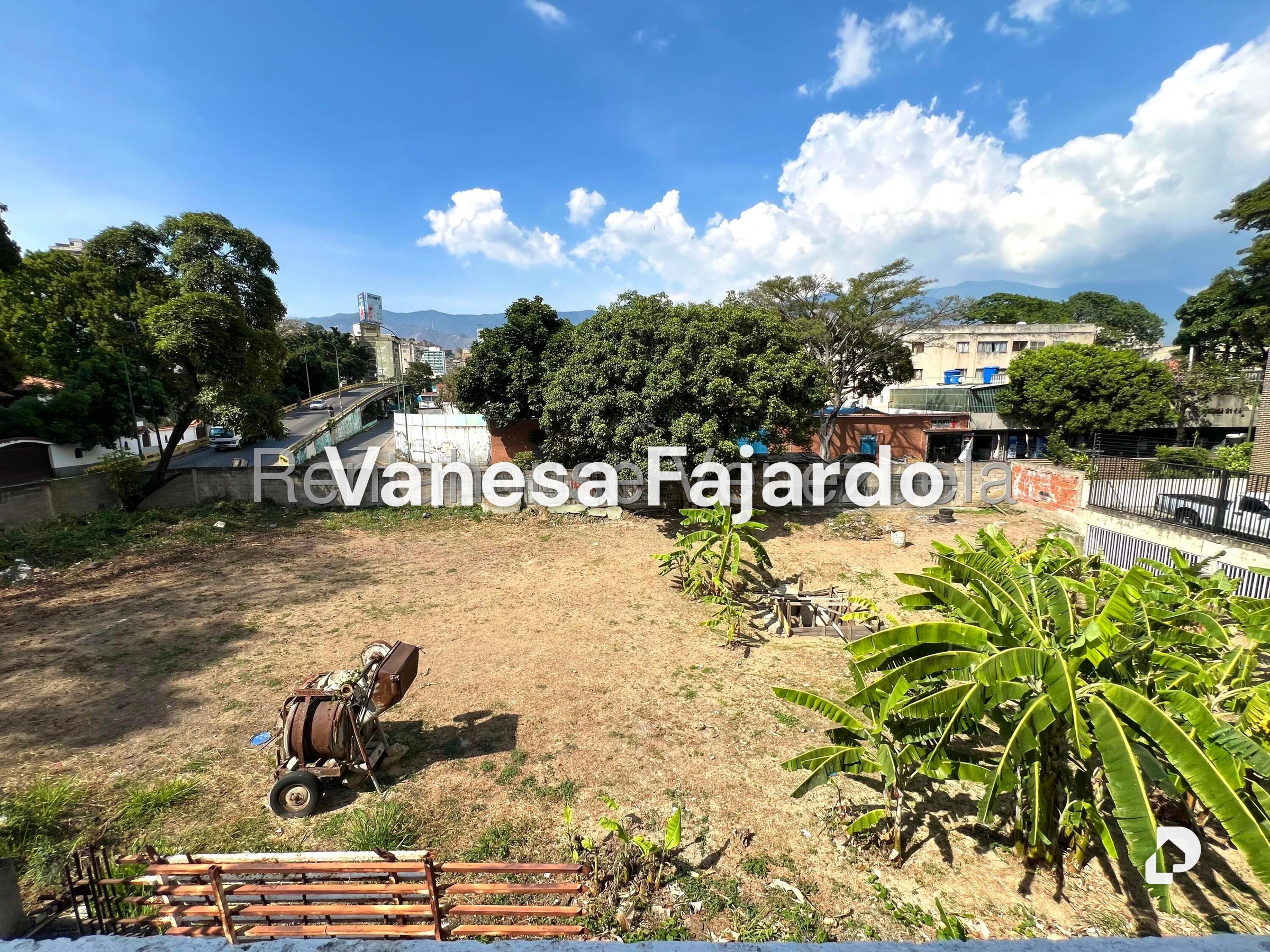 Terreno en El Paraíso, Caracas – 10