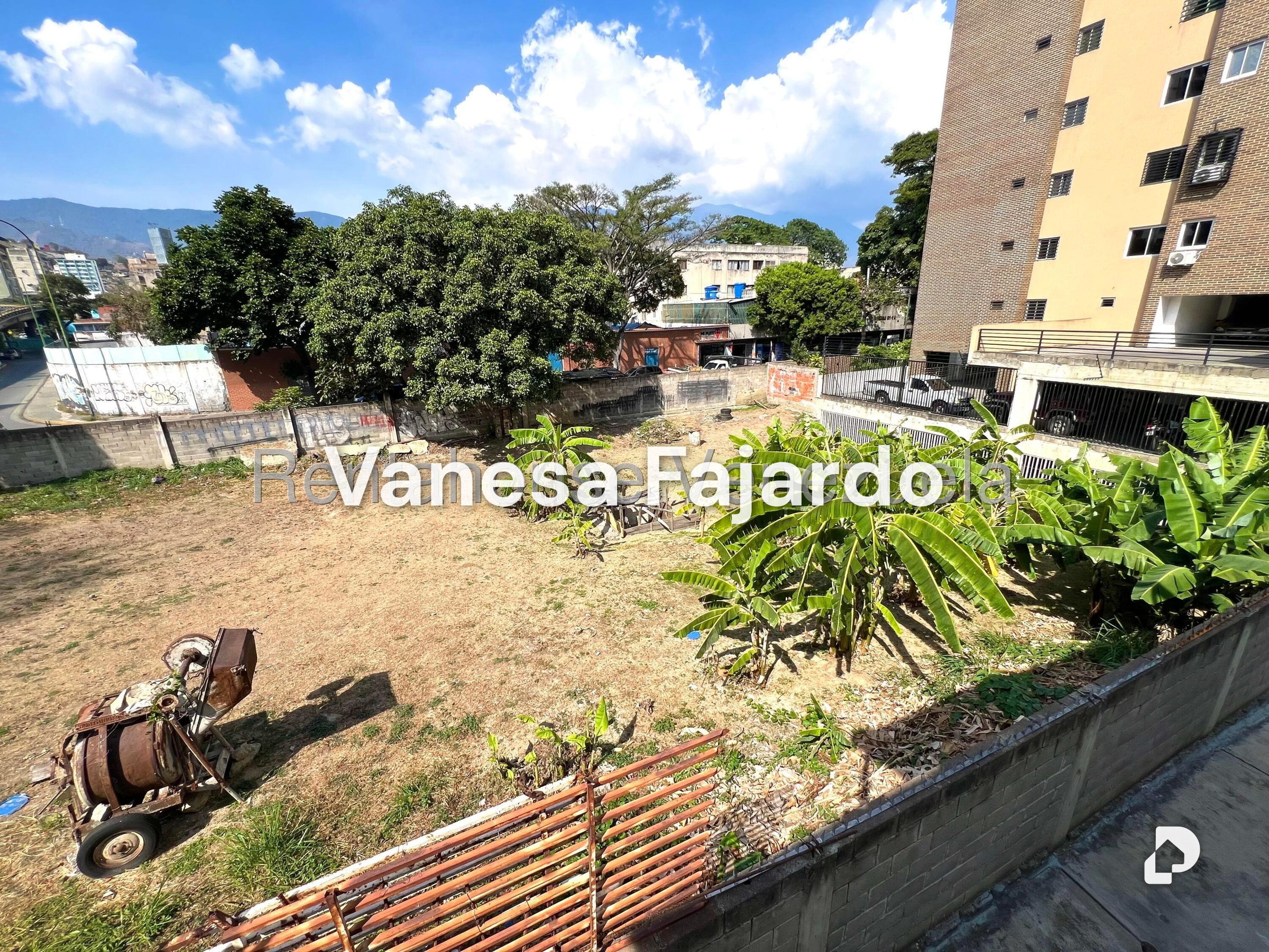 Terreno en El Paraíso, Caracas – 13