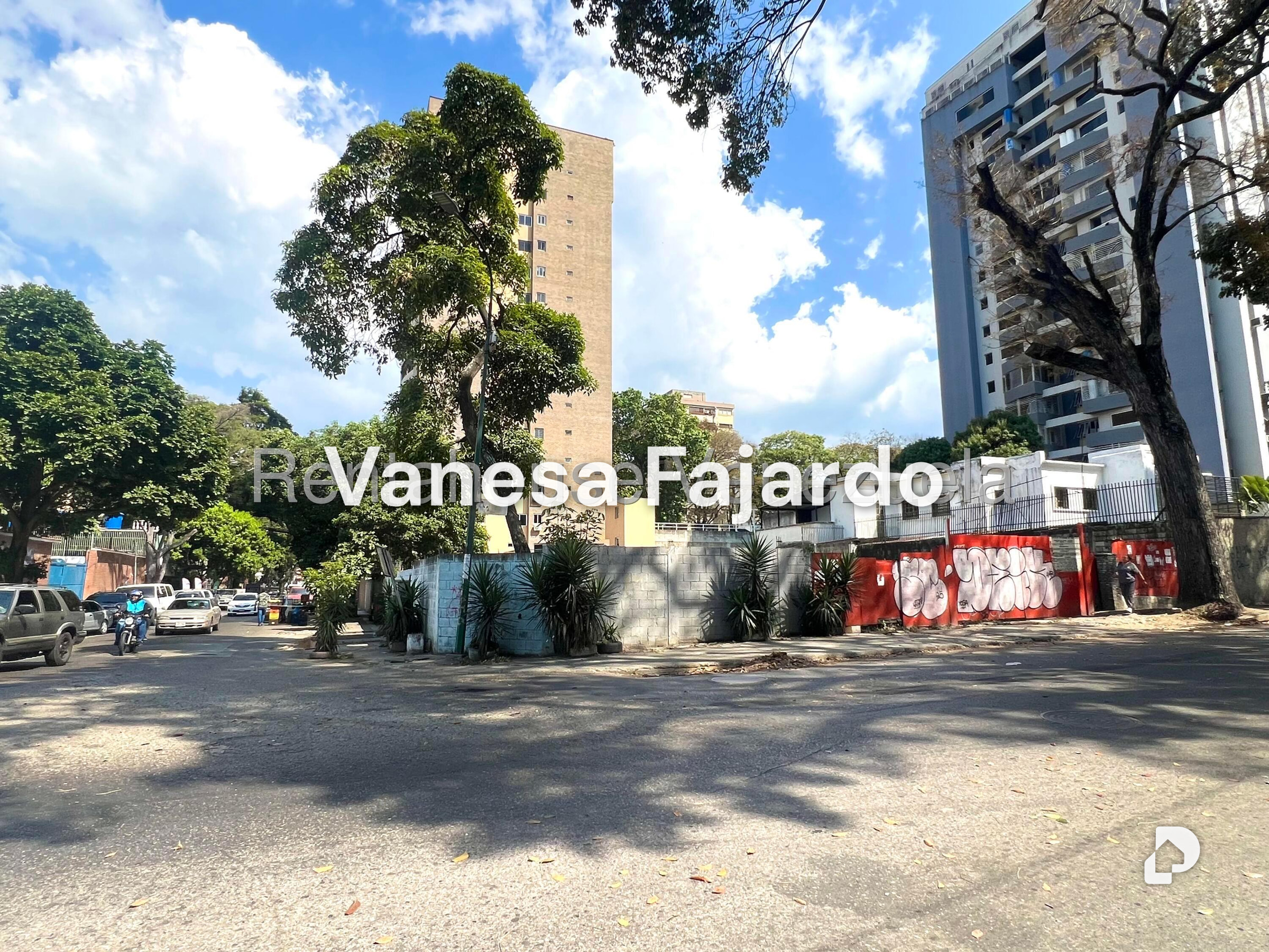 Terreno en El Paraíso, Caracas – 16