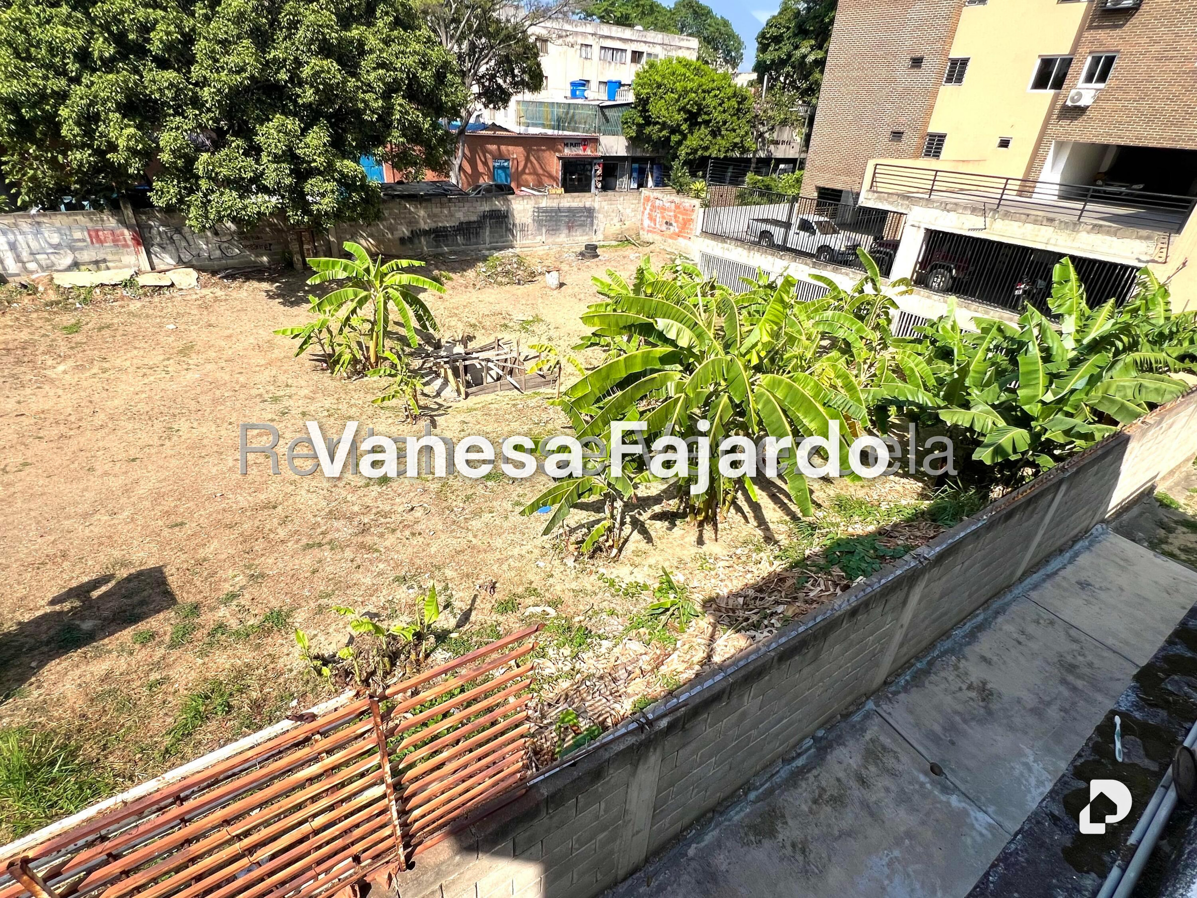 Terreno en El Paraíso, Caracas – 12