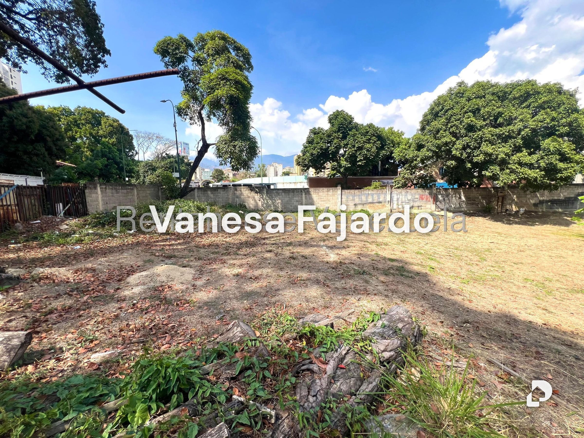 Terreno en El Paraíso, Caracas – 2