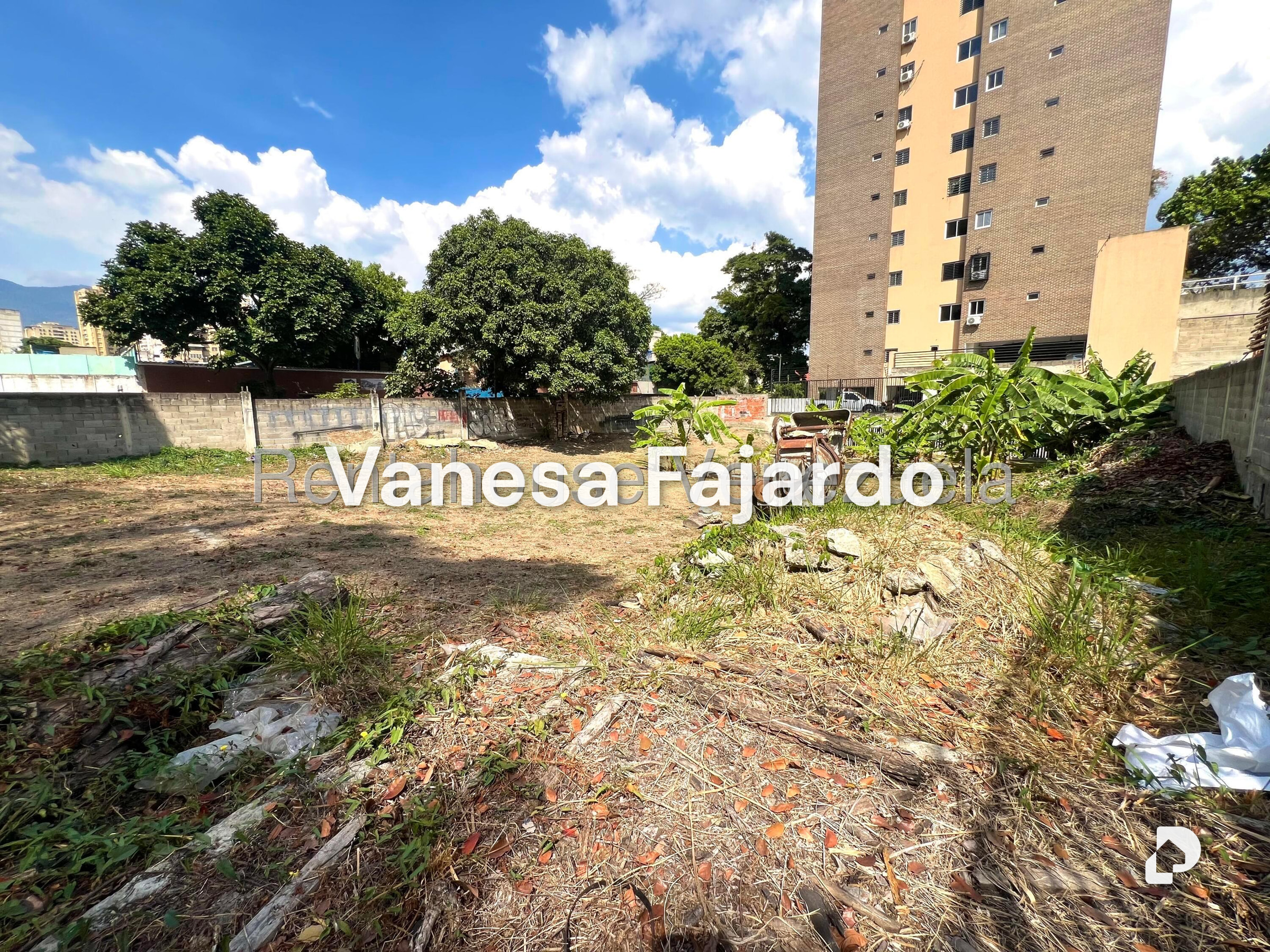 Terreno en El Paraíso, Caracas – 18