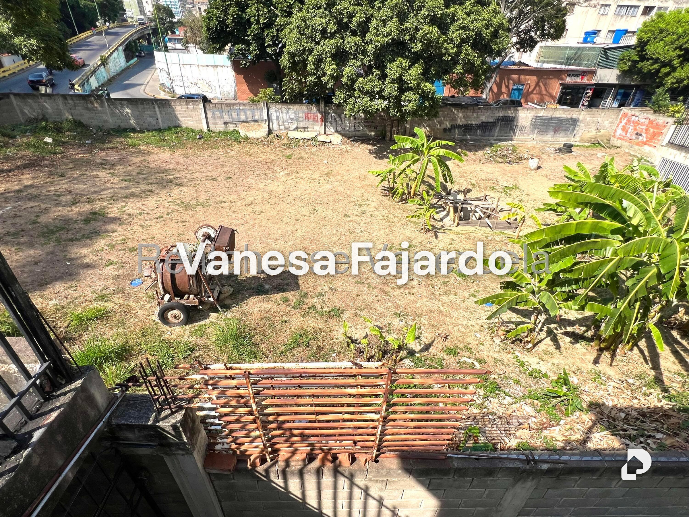 Terreno en El Paraíso, Caracas – 14