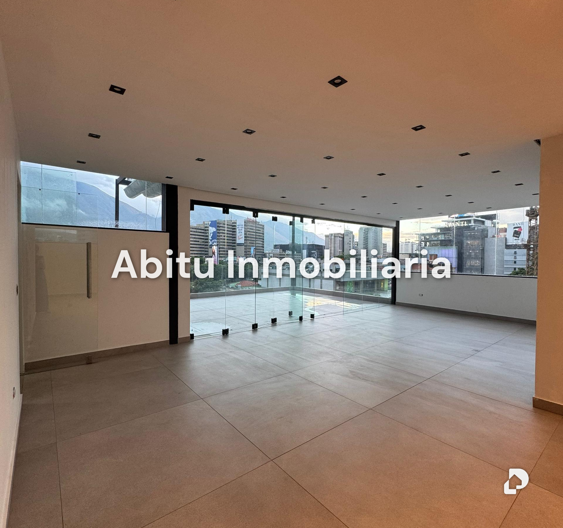 Local comercial en Las Mercedes, Caracas – 12