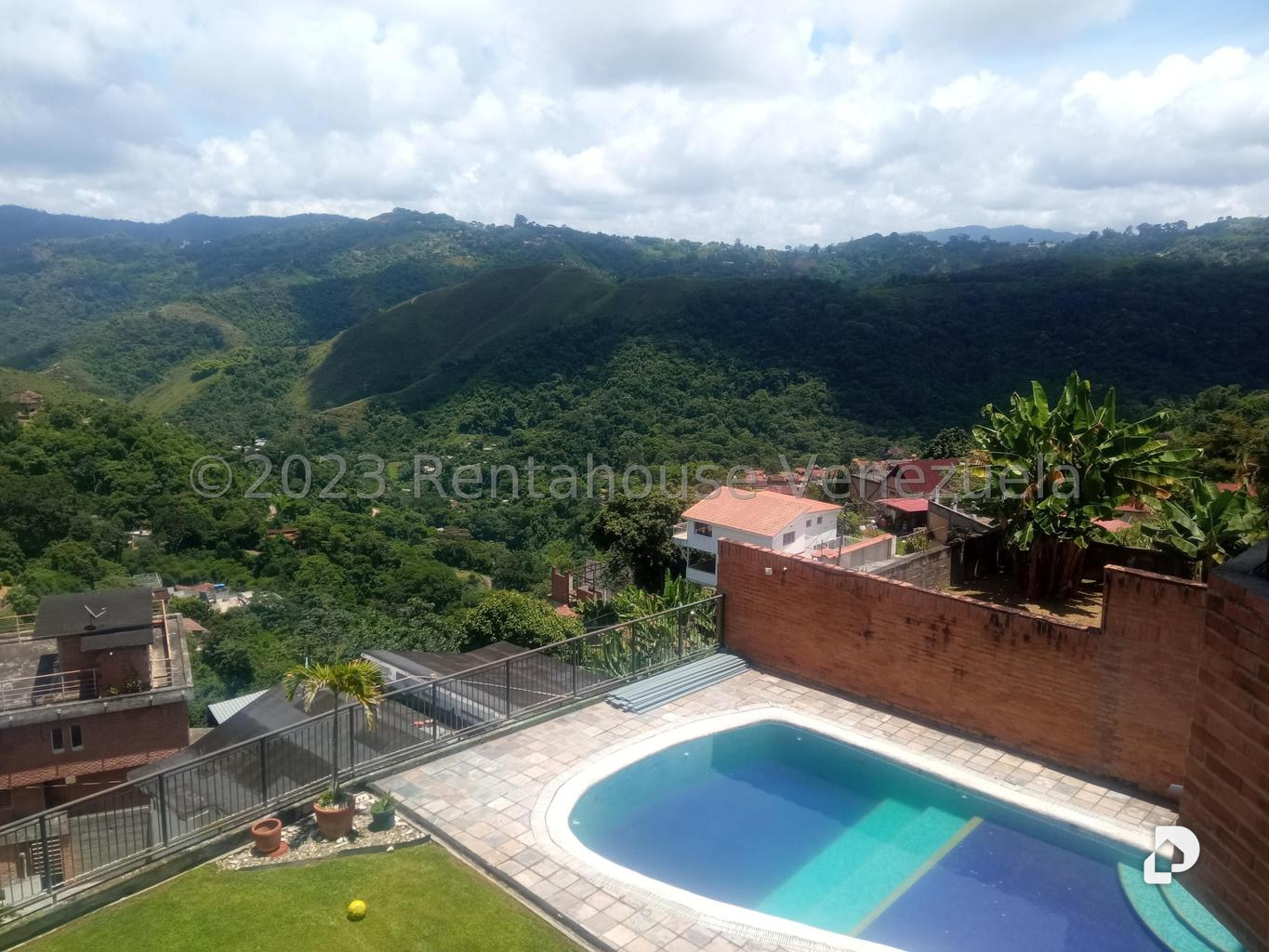 Casa en Oripoto, Caracas – 29