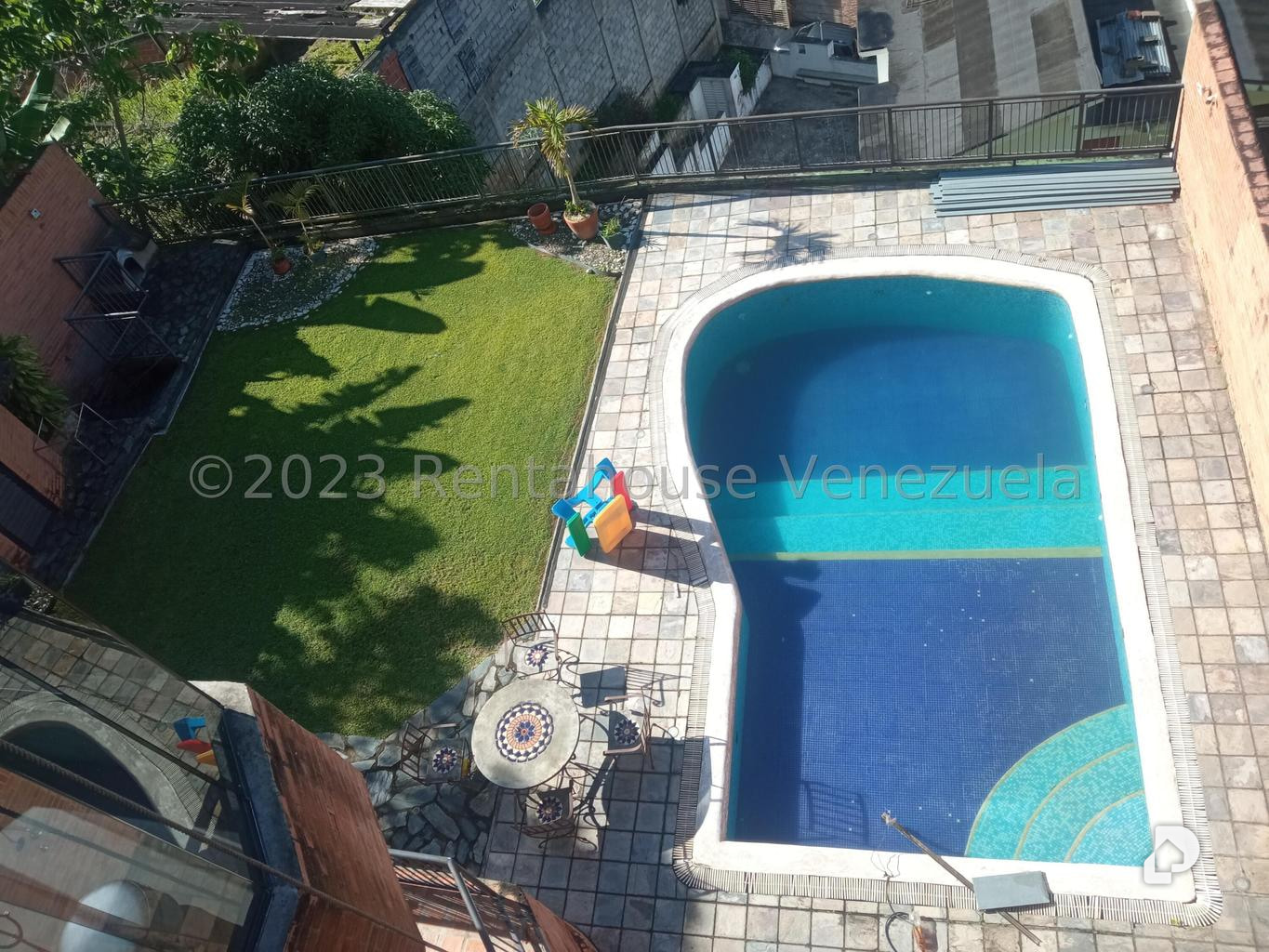 Casa en Oripoto, Caracas – 28