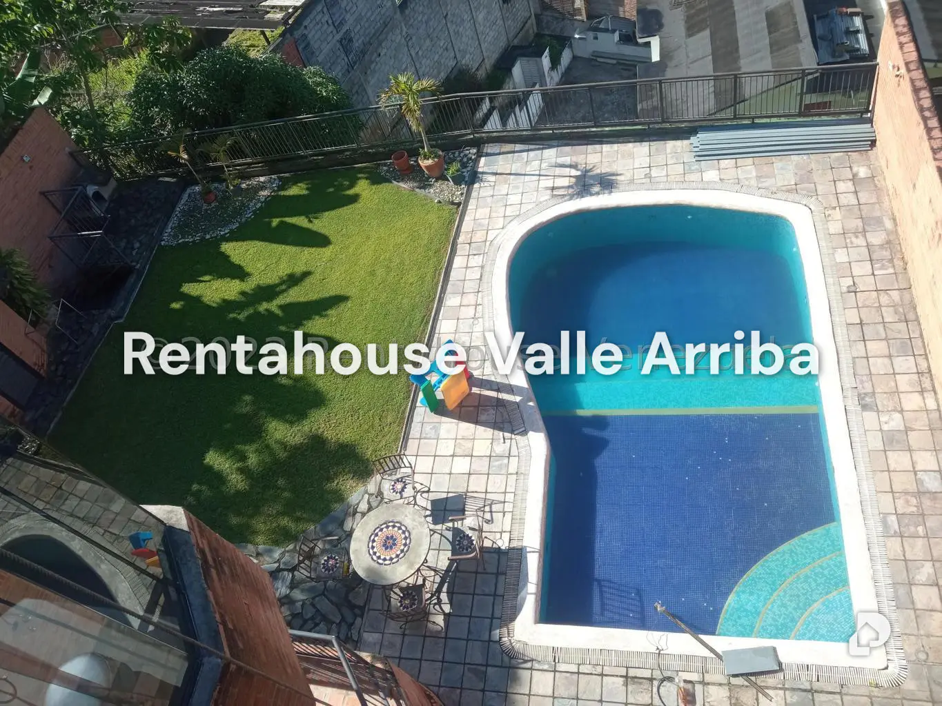Casa en Oripoto, Caracas – 28