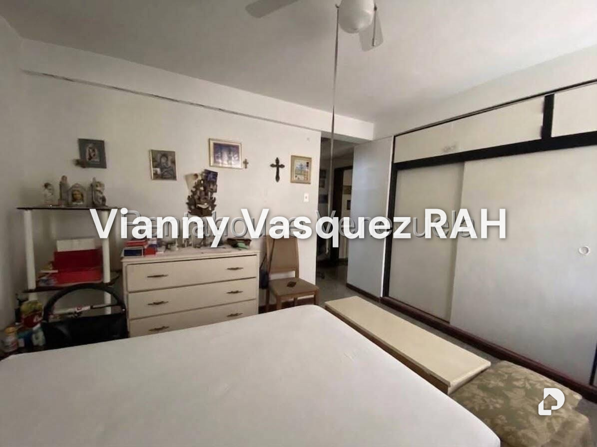 Apartamento en Altamira, Caracas – 13